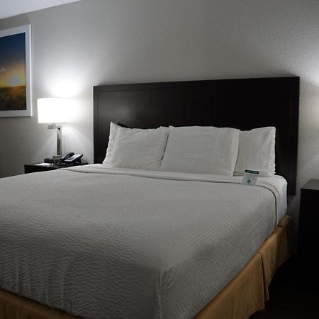 Days Inn By Wyndham Mexico Exterior photo