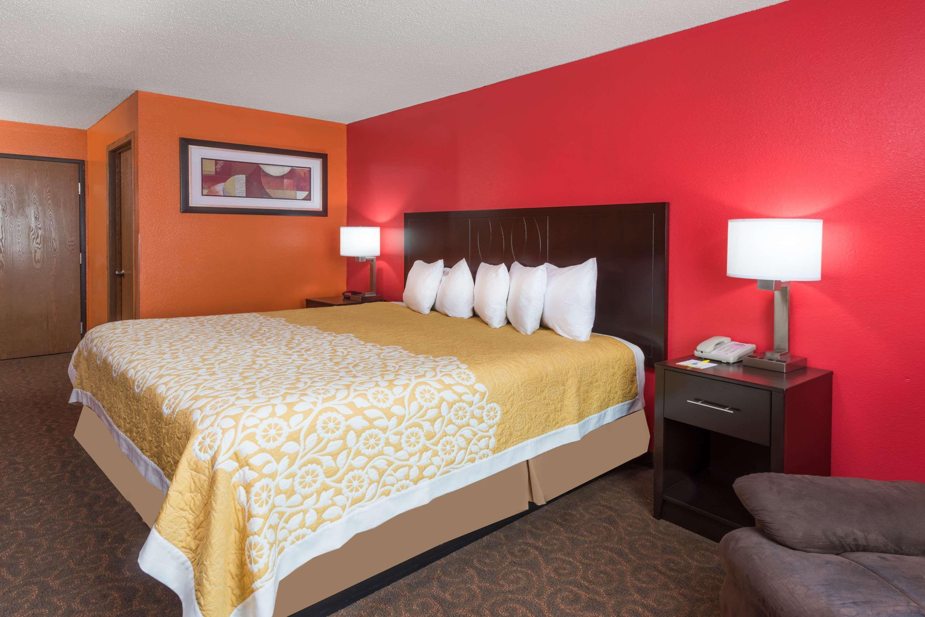 Days Inn By Wyndham Mexico Exterior photo
