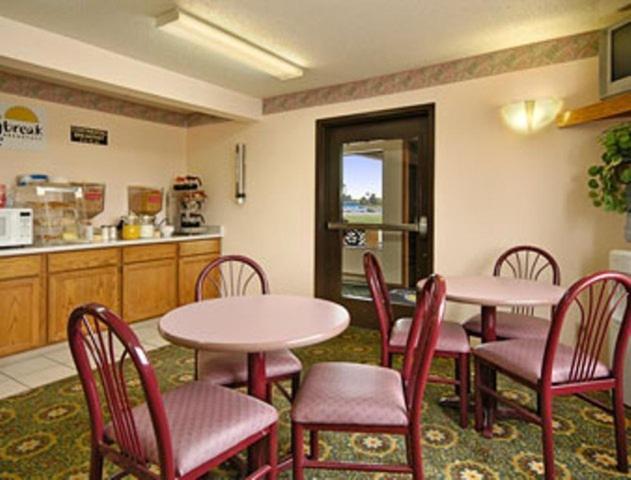 Days Inn By Wyndham Mexico Restaurant photo